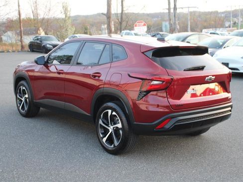 Used 2025 Chevrolet Trax RS FWD image 6