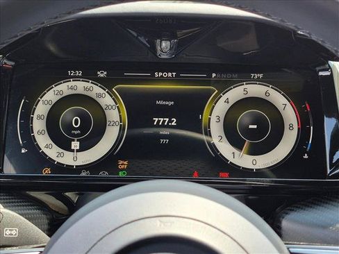 Used 2026 Aston Martin V8 Vantage Coupe RWD image 9