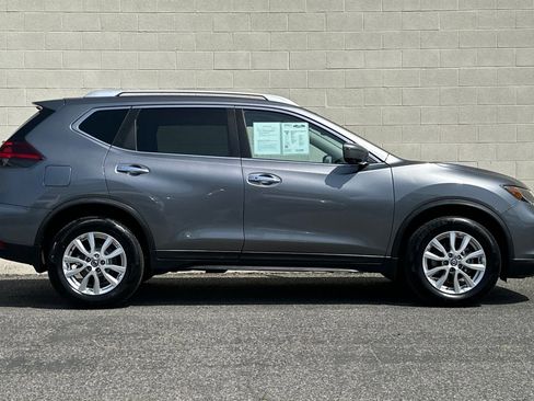 Used 2018 Nissan Rogue SV w/ Premium Package image 3