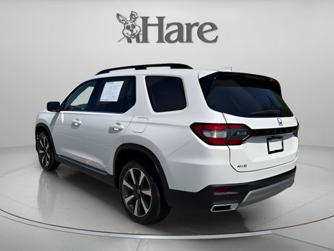 Used 2024 Honda Pilot Elite image 3