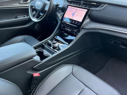 New 2025 Jeep Grand Cherokee Limited image 16