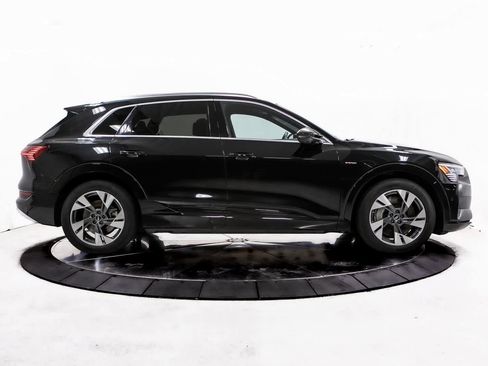 Used 2022 Audi e-tron Premium Plus w/ Premium Plus Package image 8