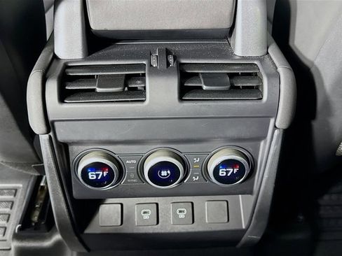 Used 2024 Land Rover Defender 110 X-Dynamic SE image 27