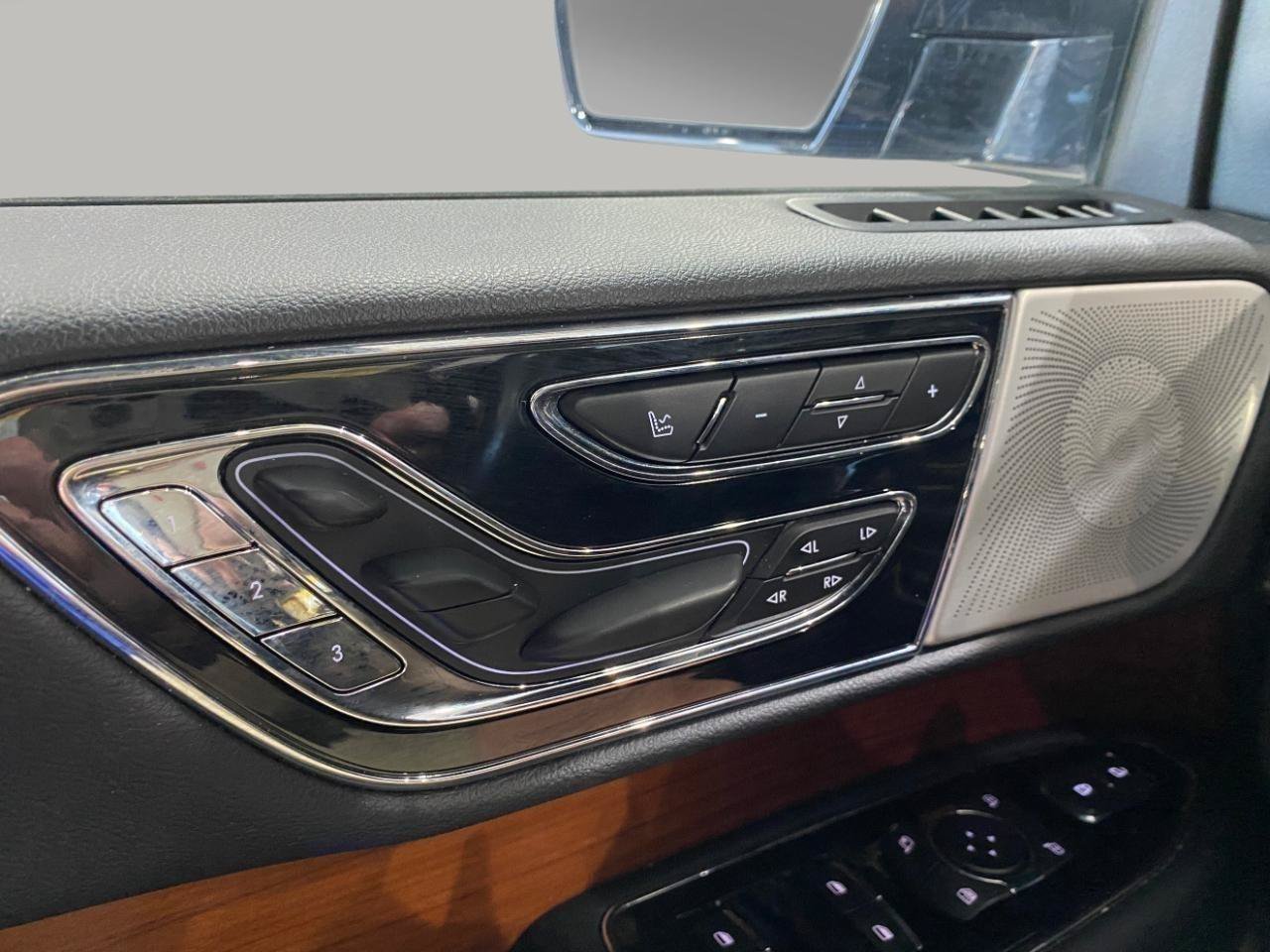 Used 2019 Lincoln Navigator L Reserve AWD/4WD image 7