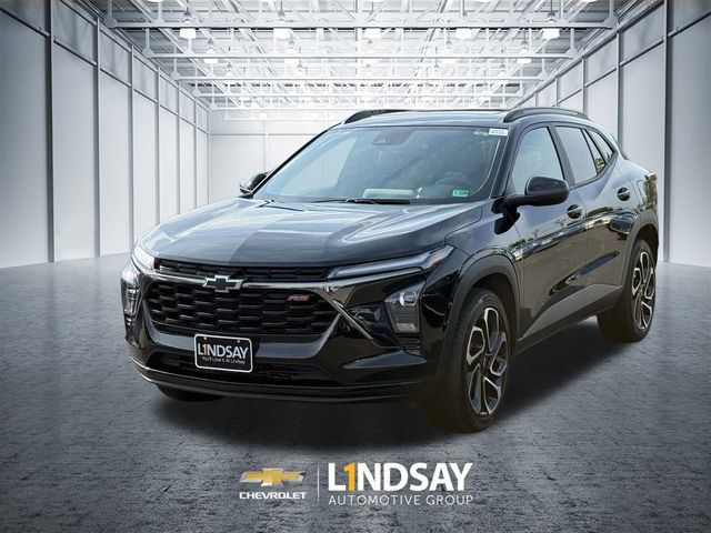 Used 2025 Chevrolet Trax RS w/ Sunroof Package FWD image 3