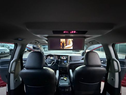 Used 2015 Toyota Sienna SE Premium image 45
