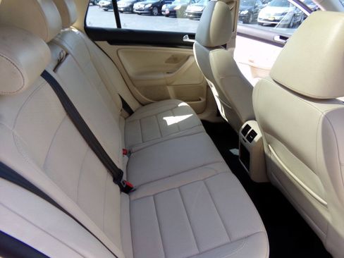 Used 2014 Volkswagen Jetta TDI FWD image 16