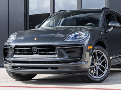 Certified 2026 Porsche Macan AWD/4WD image 7