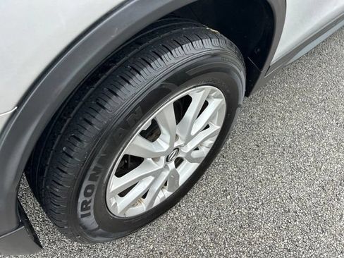 Used 2020 Nissan Rogue SV AWD/4WD image 19
