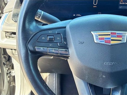 Used 2024 Cadillac XT4 Premium Luxury image 35