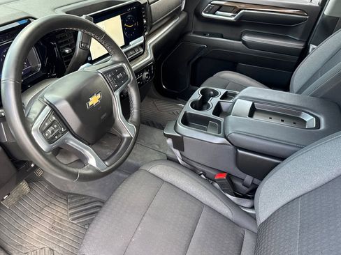 Used 2024 Chevrolet Silverado 1500 LT image 11
