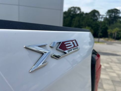 Used 2021 GMC Sierra 1500 SLE w/ X31 Off-Road Package AWD/4WD image 12