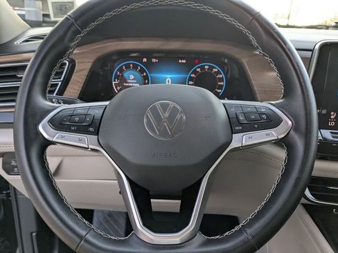 Used 2025 Volkswagen Atlas SE image 16