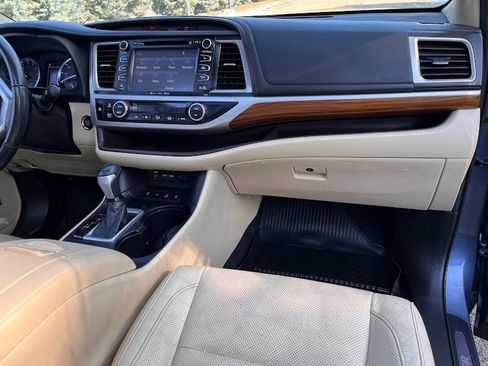 Used 2019 Toyota Highlander Limited Platinum image 39