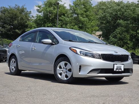 Used 2017 Kia Forte LX FWD image 2