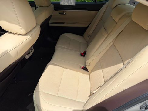 Used 2016 Lexus ES 350 w/ Premium Package w/Wood Trim FWD image 19