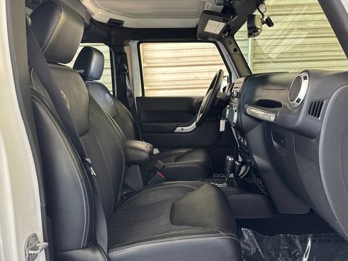 Used 2013 Jeep Wrangler Unlimited Sport AWD/4WD image 15