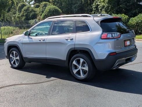 Used 2019 Jeep Cherokee Limited w/ Luxury Group AWD/4WD image 6