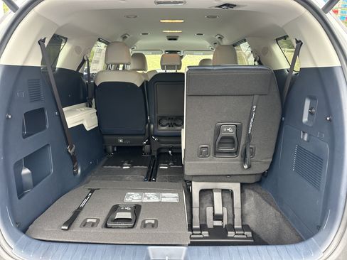 New 2026 Kia Carnival EX FWD image 33