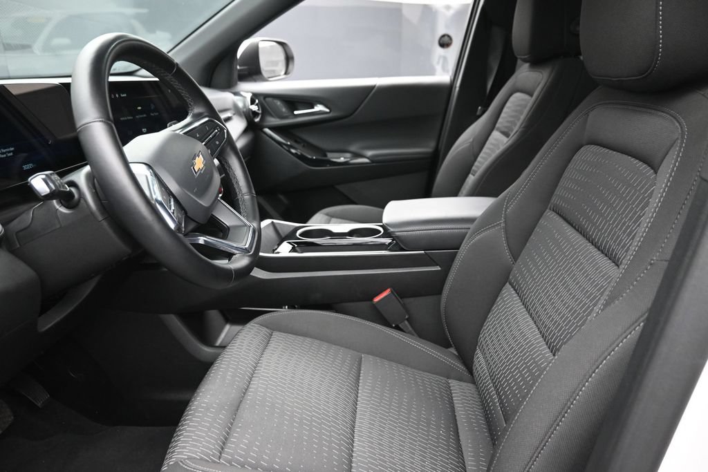 Used 2025 Chevrolet Equinox LT AWD/4WD image 16
