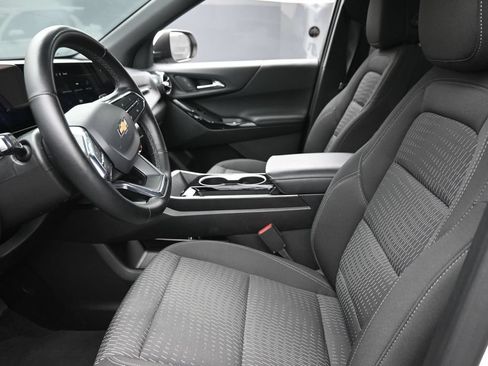 Used 2025 Chevrolet Equinox LT AWD/4WD image 16