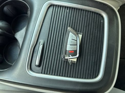 Used 2020 Chrysler Pacifica Limited FWD image 25