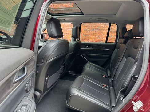 Used 2022 Jeep Grand Cherokee Limited 4xe image 23