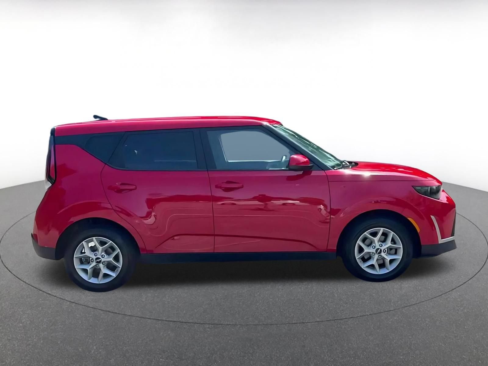 Used 2025 Kia Soul LX w/ LX Technology Package FWD image 15