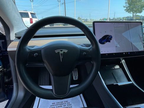 Used 2017 Tesla Model 3 Long Range image 19