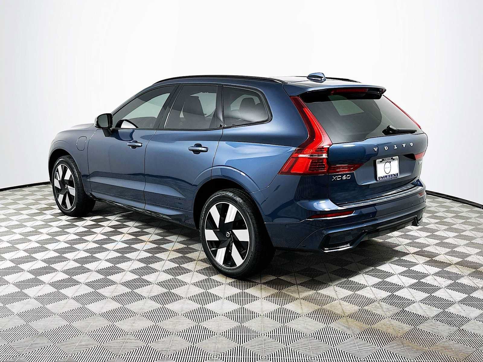 Certified 2025 Volvo XC60 T8 Plus w/ Protection Package Premier AWD/4WD image 5