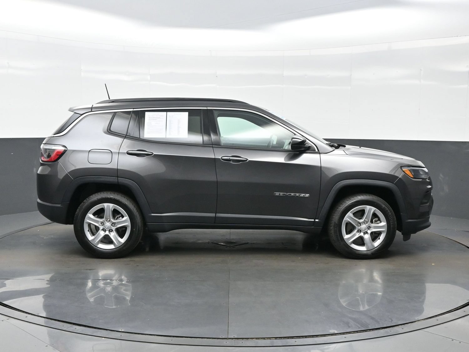 Used 2023 Jeep Compass Latitude w/ Convenience Group AWD/4WD image 10