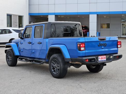 Used 2024 Jeep Gladiator Sport image 6