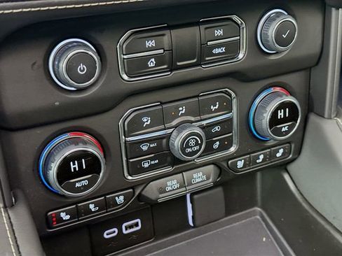 Used 2023 Chevrolet Tahoe Premier w/ Advanced Technology Package image 18