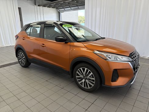 Used 2023 Nissan Kicks SV FWD image 3