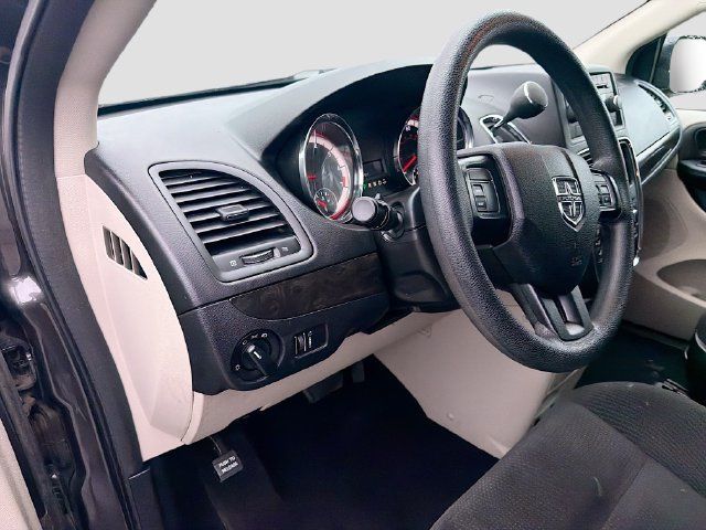 Used 2017 Dodge Grand Caravan SE FWD image 11
