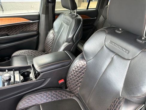 Used 2022 Jeep Grand Cherokee Summit AWD/4WD image 9