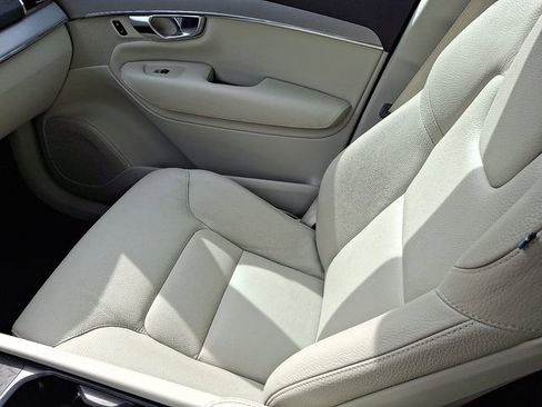 Used 2022 Volvo XC90 T5 Momentum w/ Advanced Package image 26