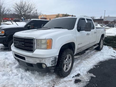 Used 2011 GMC Sierra 3500 SLE w/ SLE Preferred Package image 2