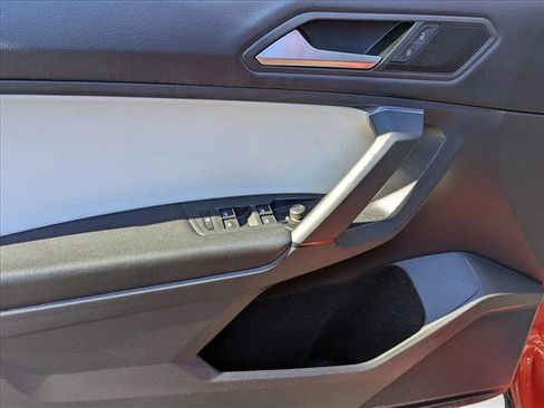 Used 2019 Volkswagen Tiguan SE w/ Panoramic Sunroof Package image 14