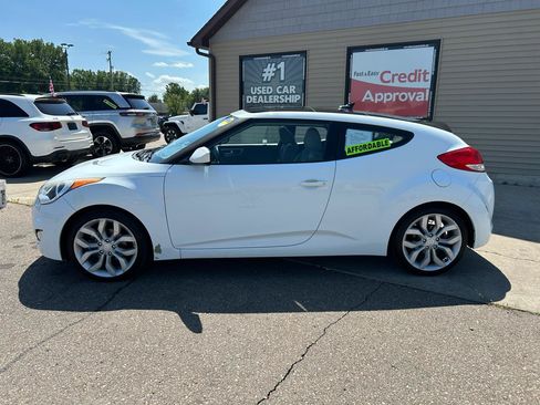 Used 2013 Hyundai Veloster w/ Style Pkg FWD image 8