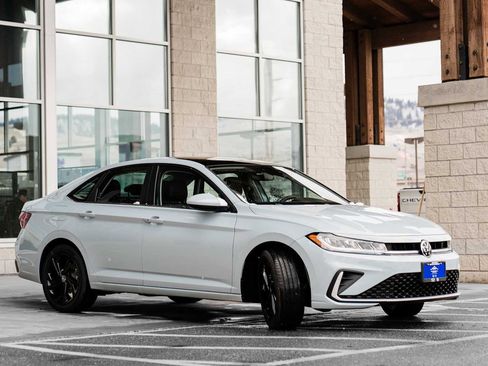 New 2026 Volkswagen Jetta SE image 13