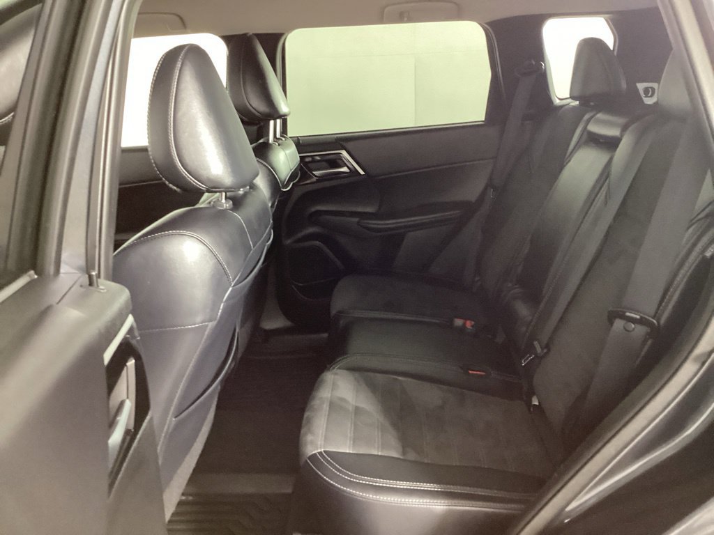 Used 2024 Mitsubishi Outlander SE Black Edition FWD image 29