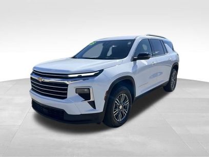 Used 2025 Chevrolet Traverse LT