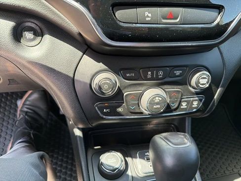 Used 2019 Jeep Cherokee Limited w/ Trailer Tow Group image 7