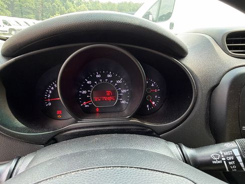 Used 2016 Kia Soul FWD image 23