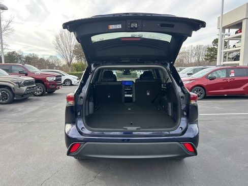 New 2026 Toyota Highlander XLE image 7