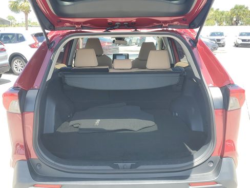 Used 2022 Toyota RAV4 XLE image 10