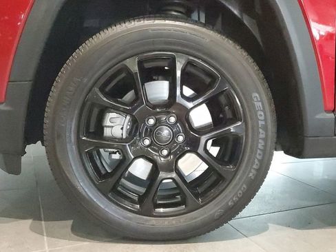 Used 2025 Jeep Compass Latitude w/ Altitude Special Edition image 7