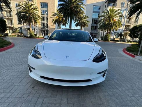 Used 2023 Tesla Model 3 Standard Range image 2