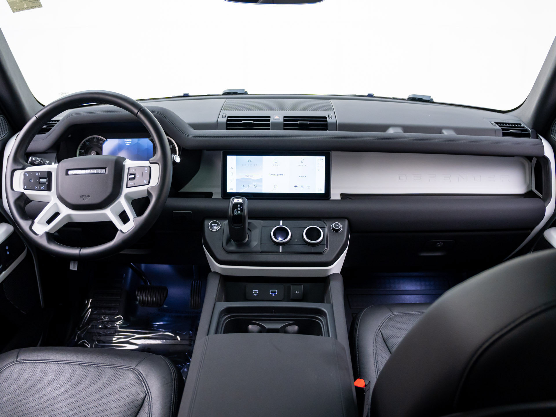 Used 2023 Land Rover Defender 110 SE AWD/4WD image 10